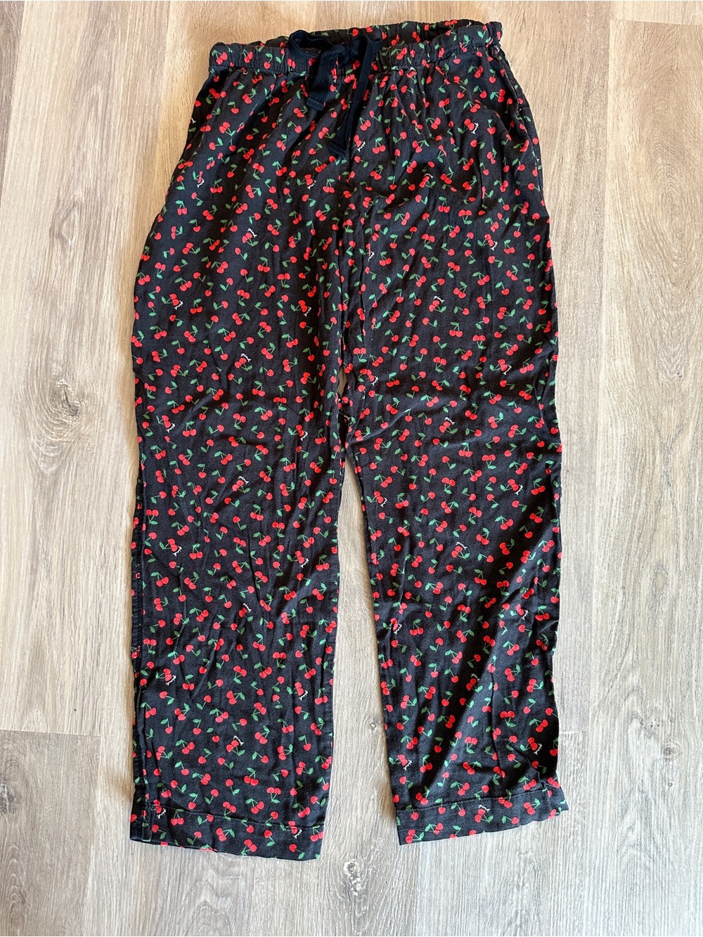 The CUTEST VS Pink Cherry Print on Black pajama pants size M soft, drawstring